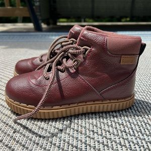 Boys boots -never worn
